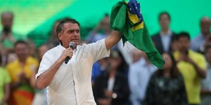 Bresil: bolsonaro lance officiellement sa campagne en vue d'une reelection