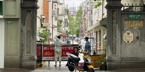 Coronavirus: les fermetures se multiplient a pekin, le confinement s& 39 attenue a shanghai