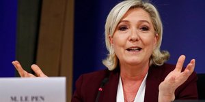 France 2022: le pen candidate "sauf si les adherents decident autrement"