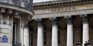La bourse de paris un peu trop confiante avant l'election selon ubs
