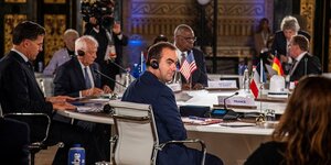 « La guerre à Gaza doit s’arrêter » (Sébastien Lecornu, ministre des armées)
