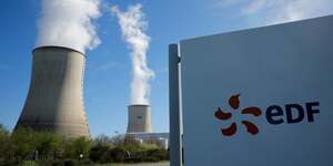 Le logo d'electricite de france (edf) est visible devant des tours de refroidissement a l'entree du site de la centrale nucleaire, a civaux