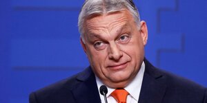 Le premier ministre hongrois viktor orban lors d'une conference de presse a budapest, en hongrie