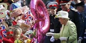 Les britanniques fetent les 90 ans de la reine elizabeth