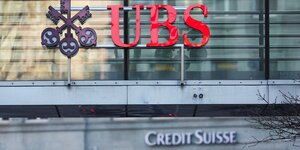 Les logos d'ubs et du credit suisse a zurich