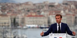 Macron annonce un plan d& 39 ampleur pour marseille, & 34 ville monde& 34 