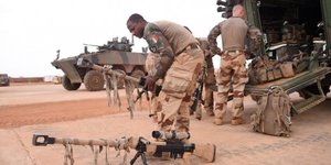 Macron au mali pour son premier deplacement militaire