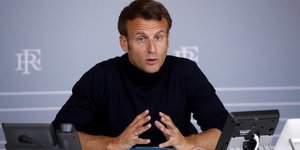 Macron celebre "l'esprit de solidarite" du 1er-mai
