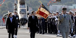 Macron, Parly, Loi de programmation militaire, Défense, armées, vaisseau Dixmude, base navale de Toulon,