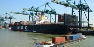 Trafic fluvial port du Havre