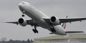 Un Boieing 777 300-ER de la compagnie Air France au décollage à Washington, le 10 avril 2009.