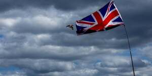 Un drapeau britannique flotte a sunderland, au royaume-uni