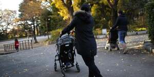 Une nounou philippine garde d'enfants  Tokyo (emploi  domicile)