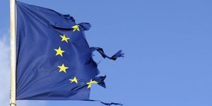 Union européenne, drapeau, flag, déchiré, torned,