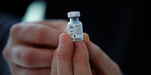 Vaccin pfizer: l'intervalle maximal entre les deux injections doit etre respecte, dit l'ema
